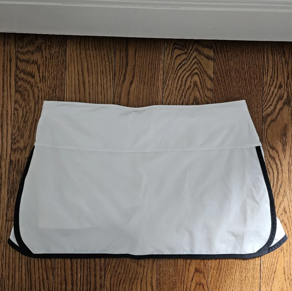 Nike Women's White and Black Athletic Skort - Size Medium - Picture 8 of 12